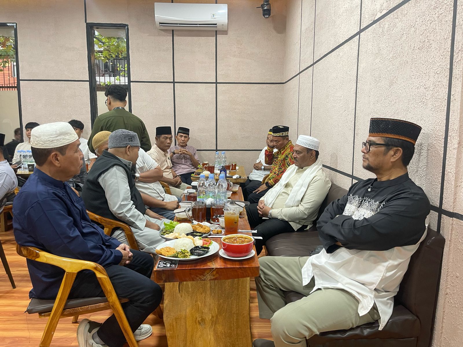 Ali Basrah, Wakil Ketua DPRA, Buka Puasa Bersama Warga Agara Di Medan