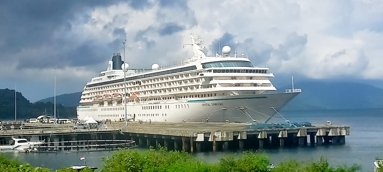 Kapal Pesiar MS Crystal Symphony Sandar Di Dermaga CT3 Sabang