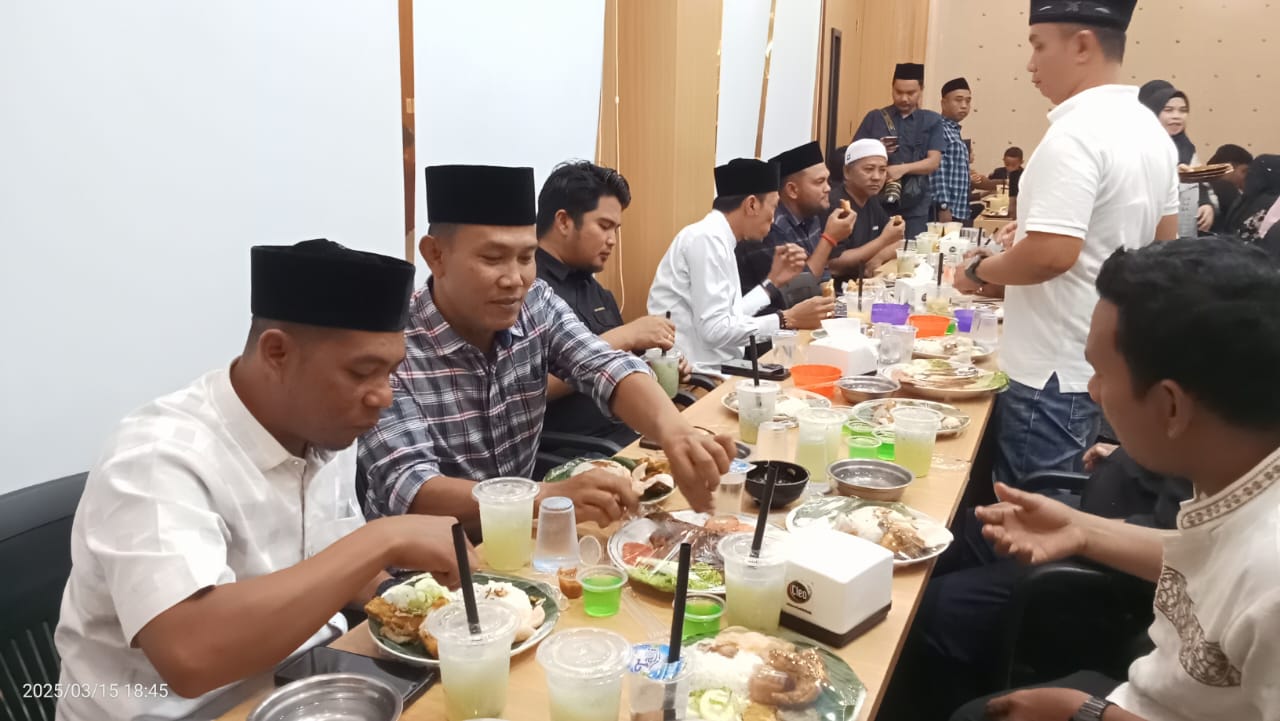 Tebar Kebahagiaan, PWI/IKWI Langsa Buka Puasa Bersama