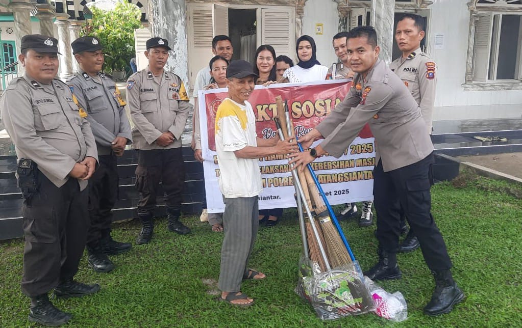 Polres P. Santar Kurve Dan Bantu Masjid