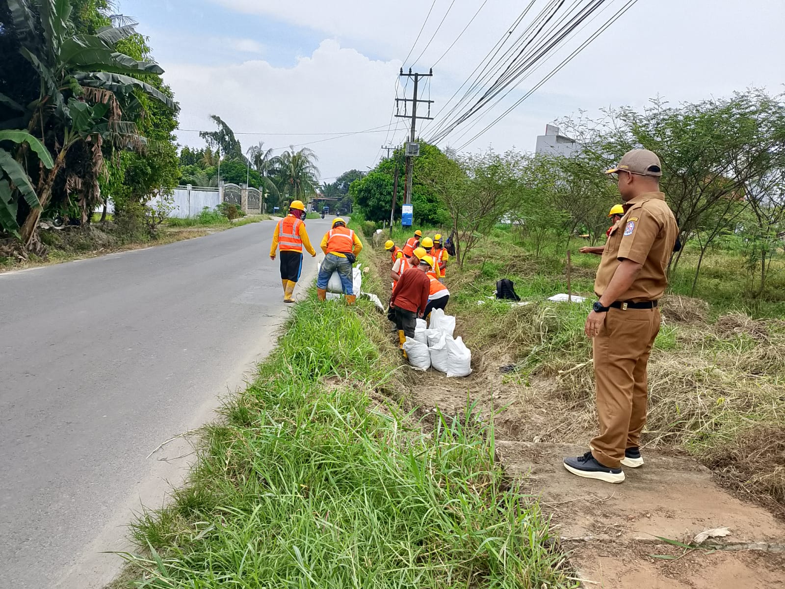 Normalisasi Di Beringin Bemanfaat Untuk Tanggul Penahan Air Pasang Di Pantai Labu