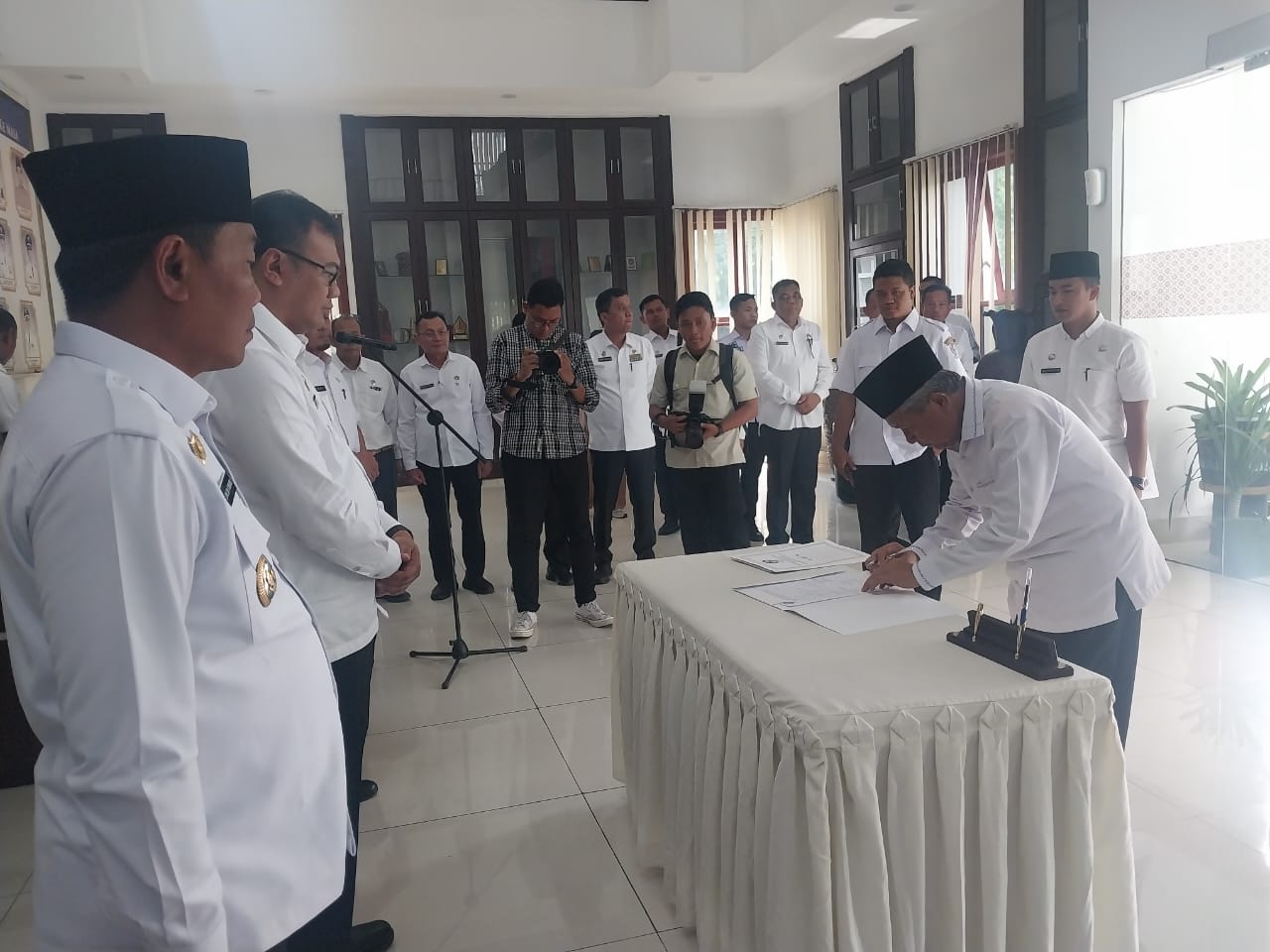 Bupati Deliserdang Serahkan Lima Unit Mobil Dinas Pinjam Pakai Kepada Organisasi Keagamaan, KONI Dan Kepemudaan