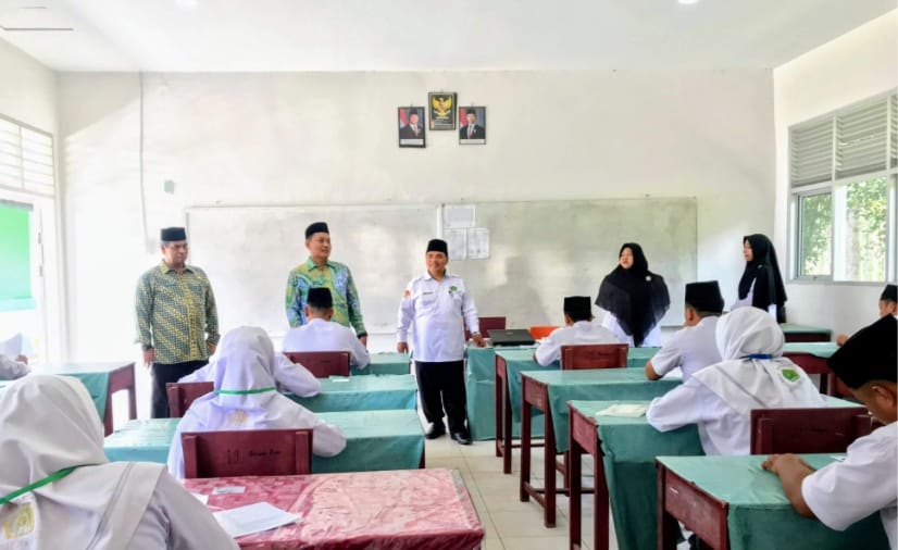 Ketua Tim (Katim) Kurikulum Pendidikan Madrasah Kantor Wilayah Kementerian Agama Provinsi Sumatera Utara, H. Syawaluddin Matondang, S.E., M.M saat monitoring UM. Waspada/ist