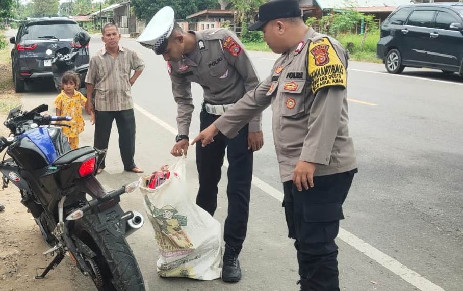 Pengendara Sepeda Motor Meninggal Usai Hantam Pohon