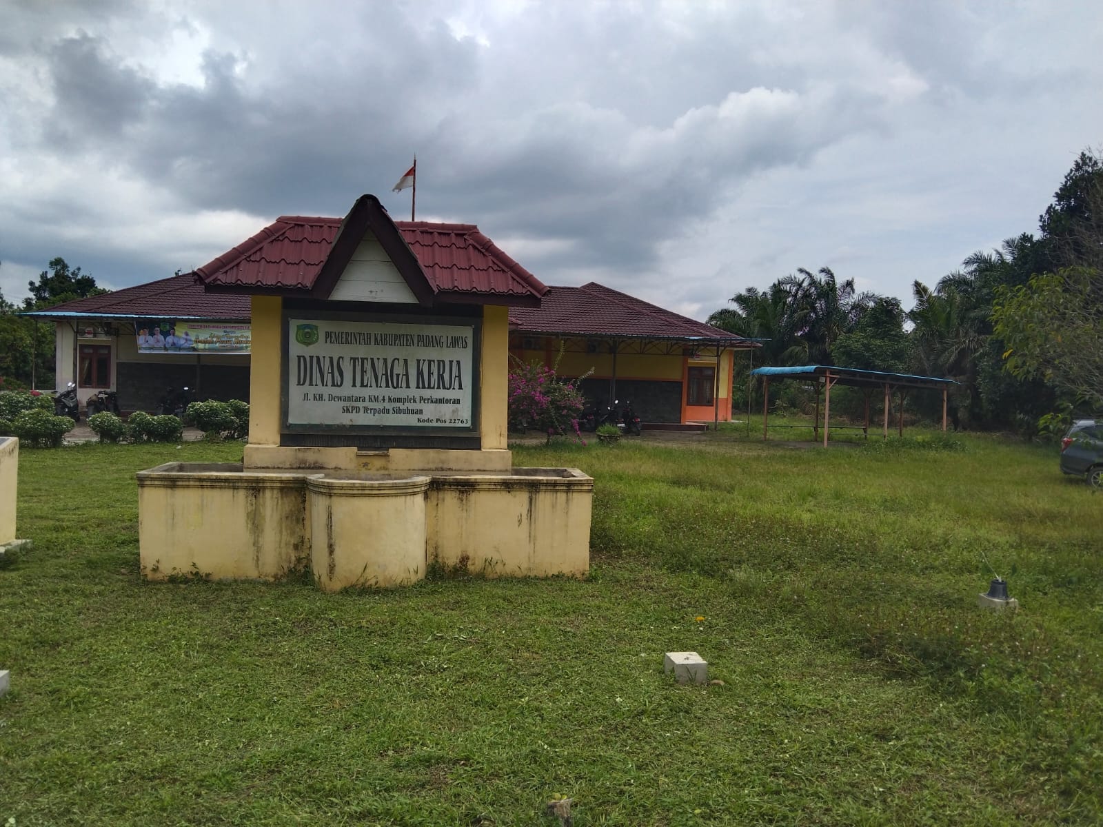 Kantor Dinas Ketenagakerjaan Kabupaten Padang Lawas. (Waspada/Ist)