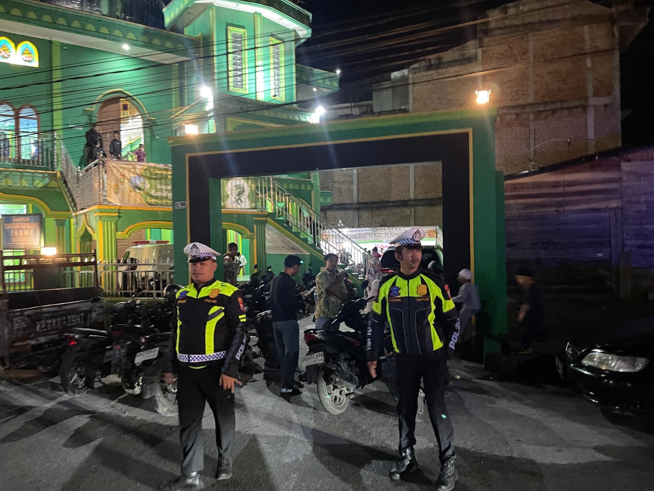 PERSONEL Polres Humbahas melaksanakan giat Patroli Pengamanan Sholat Tarawih dalam bulan suci Ramadan. Waspada/ Ist