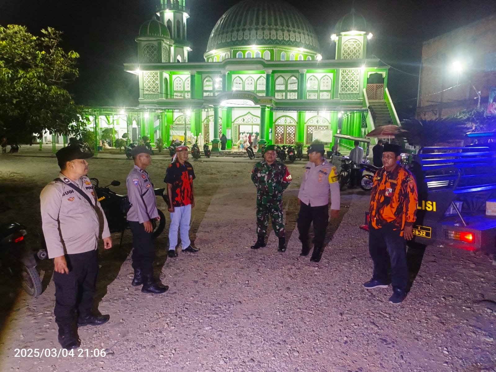 ORMAS PP Pangkalansusu bantu aparat menyamankan lingkungan masjid sejak awal Ramdhan. Waspada/Ist