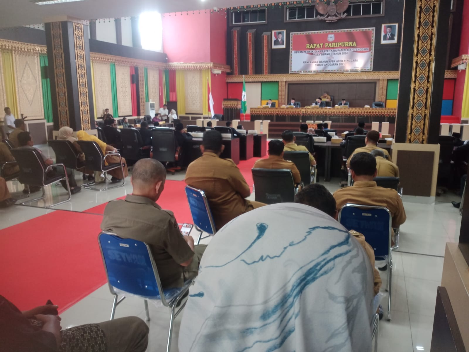 Saat pada sidang paripurna DPRK masa sidang I 2024 tahun 2025 berlangsung di ruang rapat utama gedung DPRK, Selasa (4/3) siang. Waspada/Seh Muhammad Amin