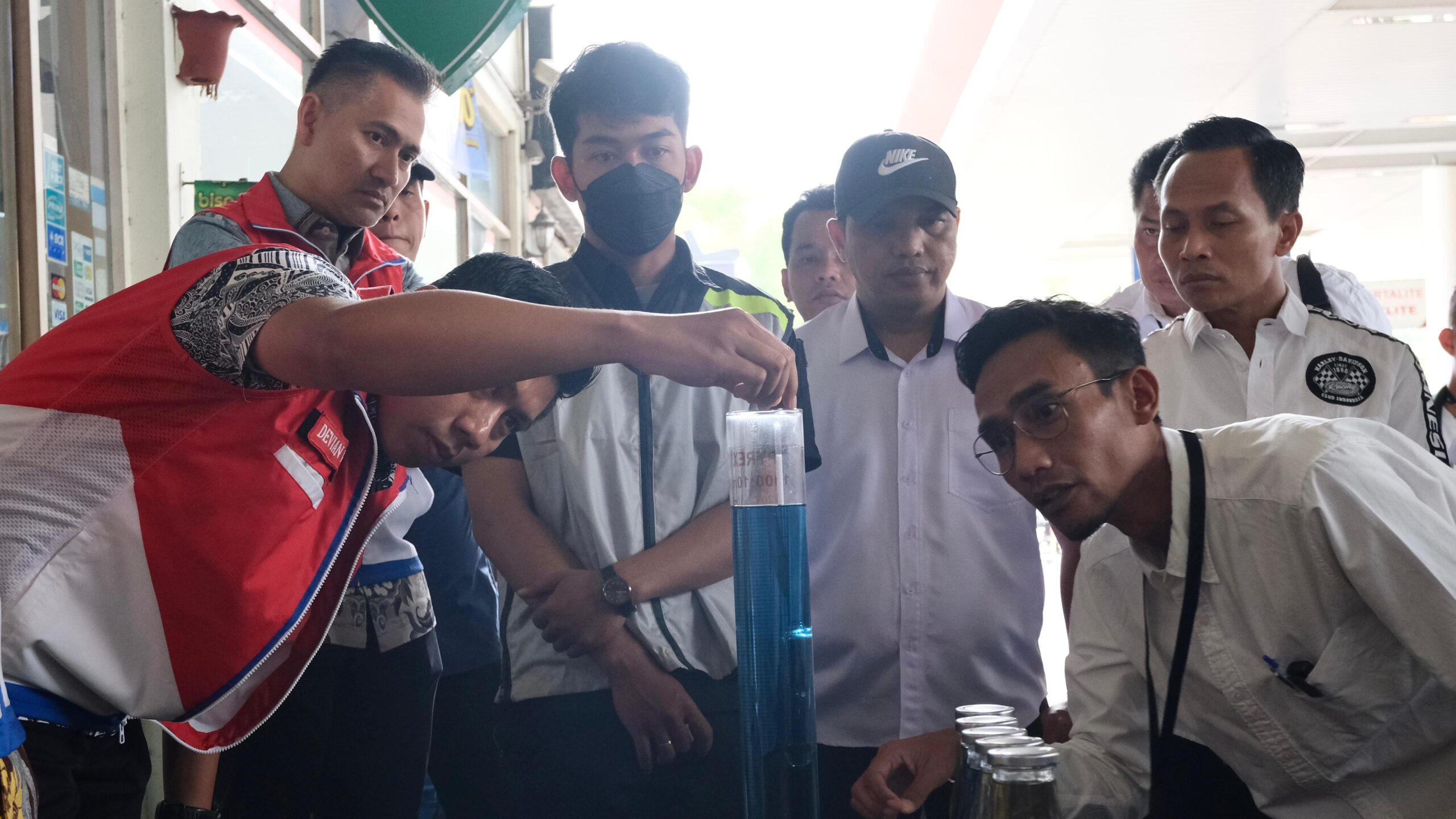 Pertamina Patra Niaga Regional Sumbagut Bersama Lintas Stakeholder Cek Kualitas BBM