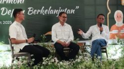 General Manager Operations & Deputy Director Operations PT AR, Rahmat Lubis, (kanan) memberikan penjelasan tentang bisnis berkelanjutan pada Talk Show dalam buka puasa bersama wartawan di Matahari Manggadua, Tapanuli Tengah, Selasa (4/3/2025). Waspada/Mohot Lubis