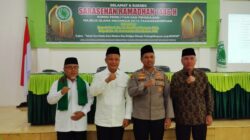 Ketua MUI Kota Padangsidimpuan ustadz Drs. H. Zulfan Efendi Hasibuan, MA (Kiri), Kapolres Padangsidimpuan AKBP Dr.Wira Prayatna SH, SIK, MH (2 kanan), Guru Besar UIN Syahada Padangsidimpuan Prof.Dr.Ibrahim Siregar, MCL (kanan) dan Dr.Sarmadan Hasibuan MM (2 kiri) foto bersama usai pembukaan Sarasehan Tata kelola Kota Modern dan Religius menuju Padangsidimpuan Mantap, Rabu (5/3/2025). Waspada/Mohot Lubis.