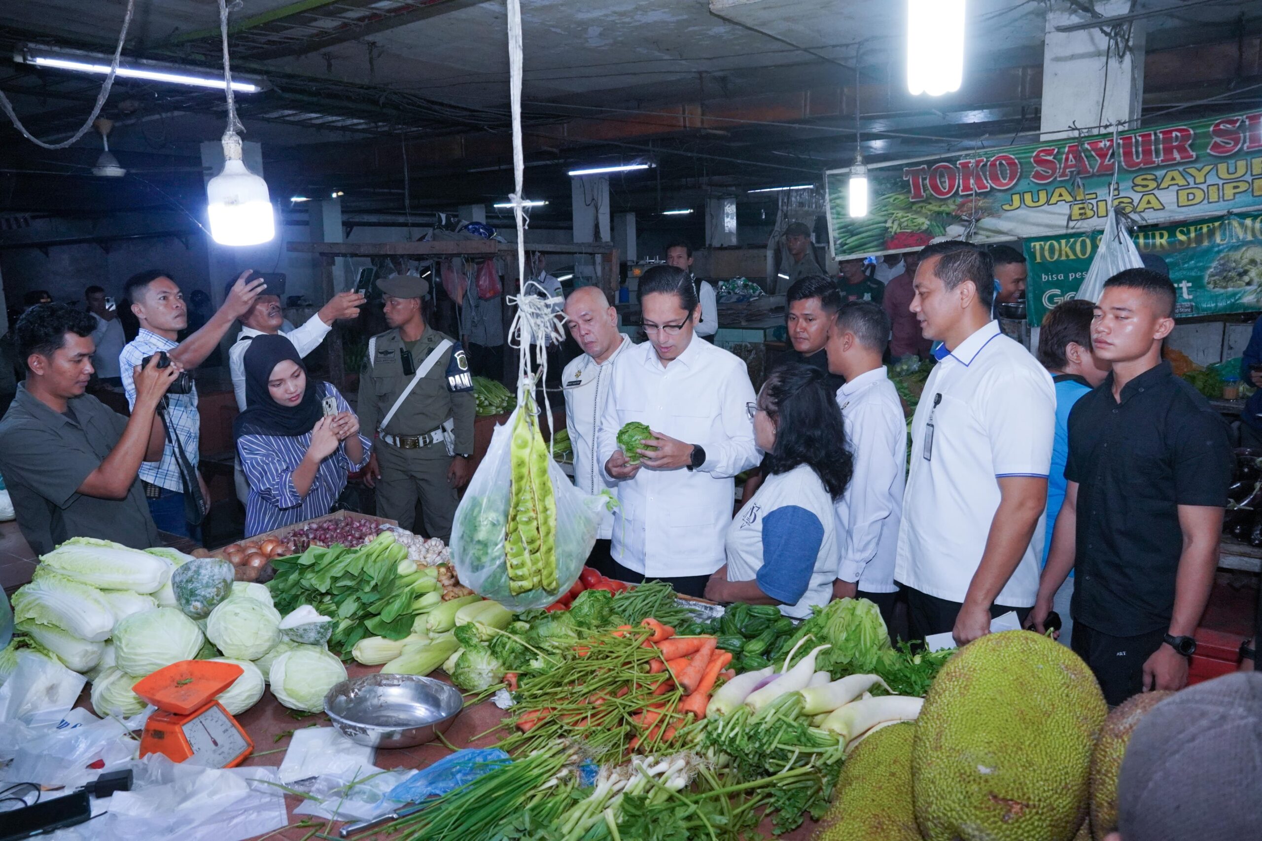 Antisipasi Kenaikan Harga Di Bulan Puasa, Rico Waas Pantau Harga Bahan Pangan Di Pasar Petisah