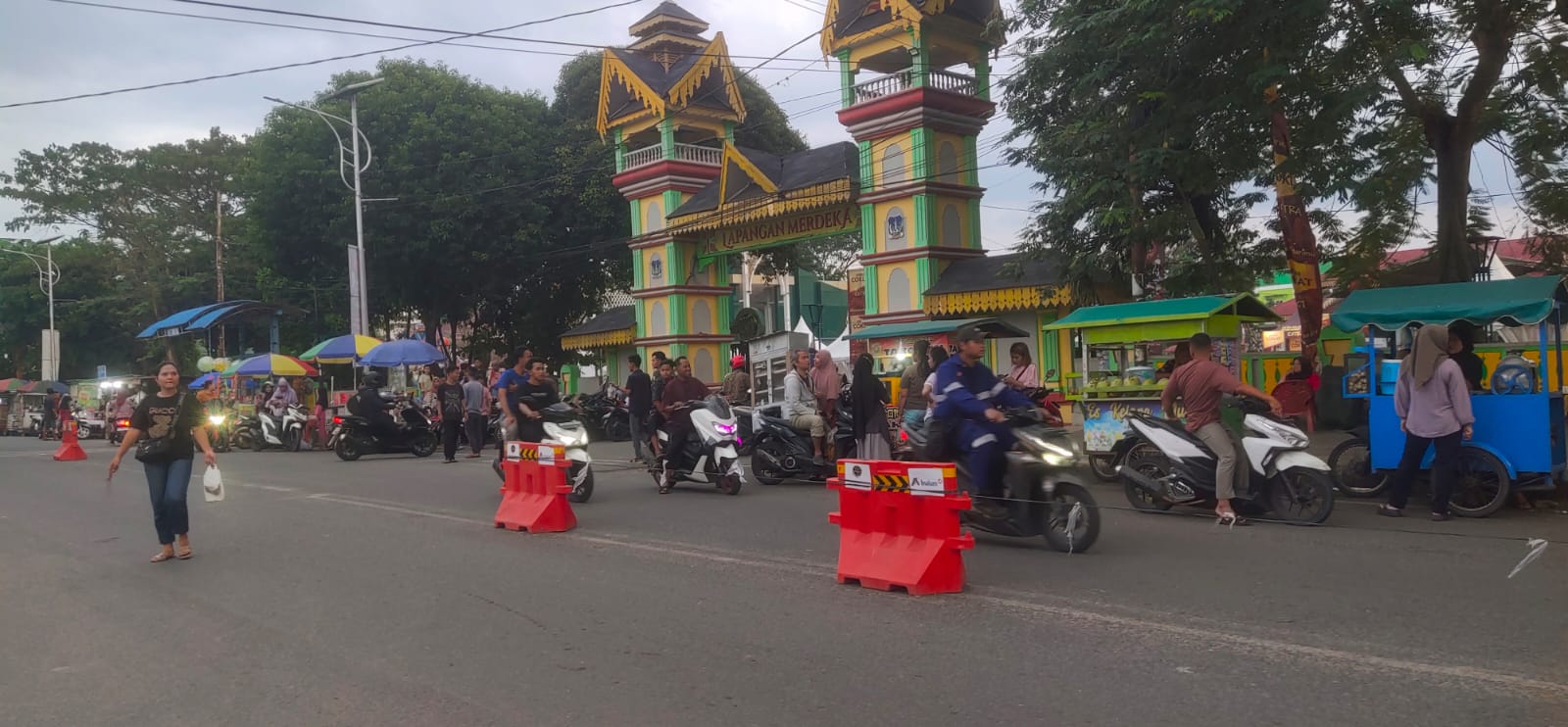 Berburu Takjil Di Tanah Lapang Tebingtinggi