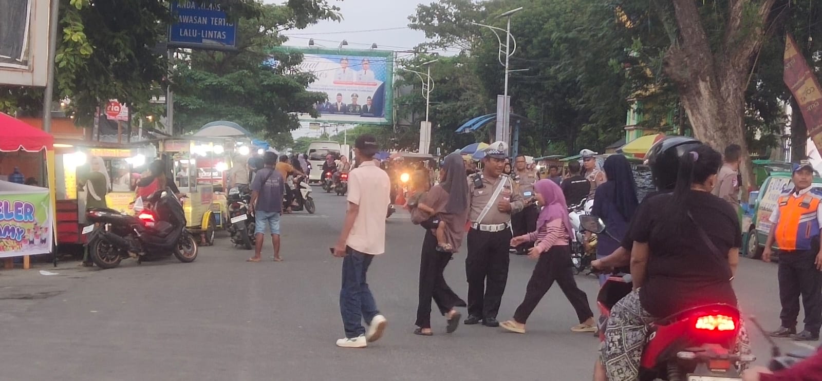 Berburu Takjil Di Tanah Lapang Tebingtinggi