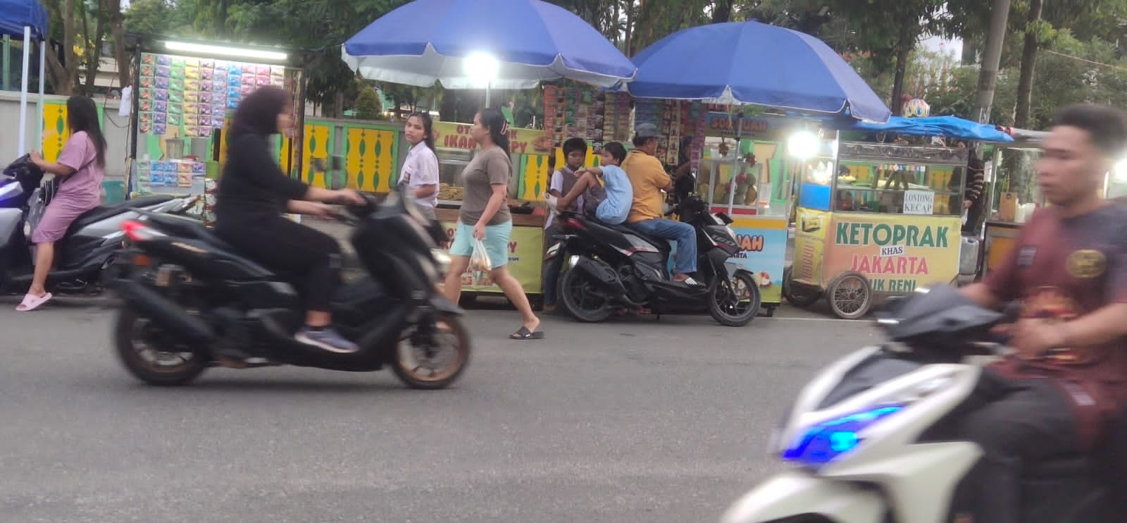 Berburu Takjil Di Tanah Lapang Tebingtinggi