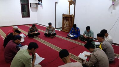 Polres Sibolga Laksanakan Sholat Taraweh Dan Tadarus Bersama Warga