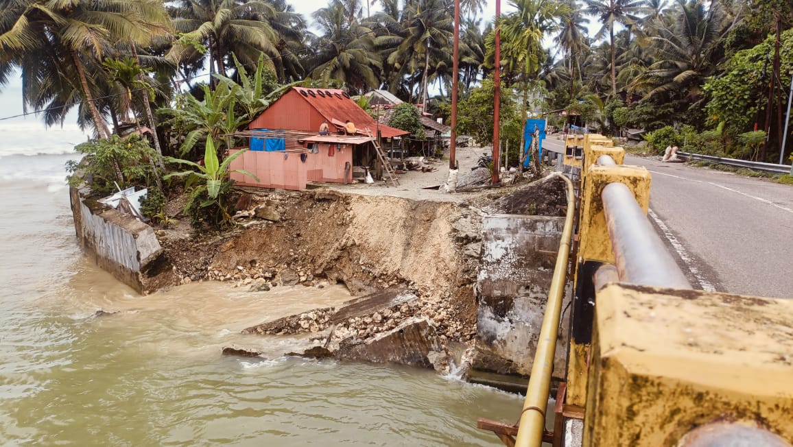 Tembok  Penahan Jembatan Sungai Saua Nisel Kembali Ambruk