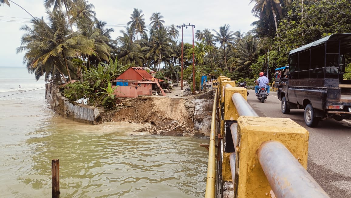 Tembok  Penahan Jembatan Sungai Saua Nisel Kembali Ambruk