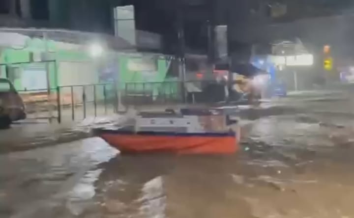 Banjir Bandang Terjang Sukabumi 1 Tewas Dan 7 Hilang