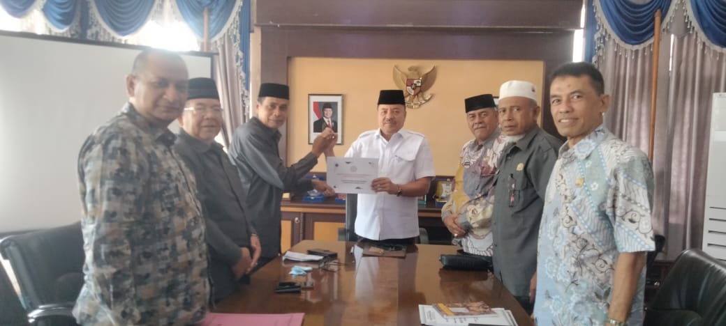 Untuk Meningkatkan Pendidikan, MPD Nagan Raya Serahkan Resume Kepada Bupati