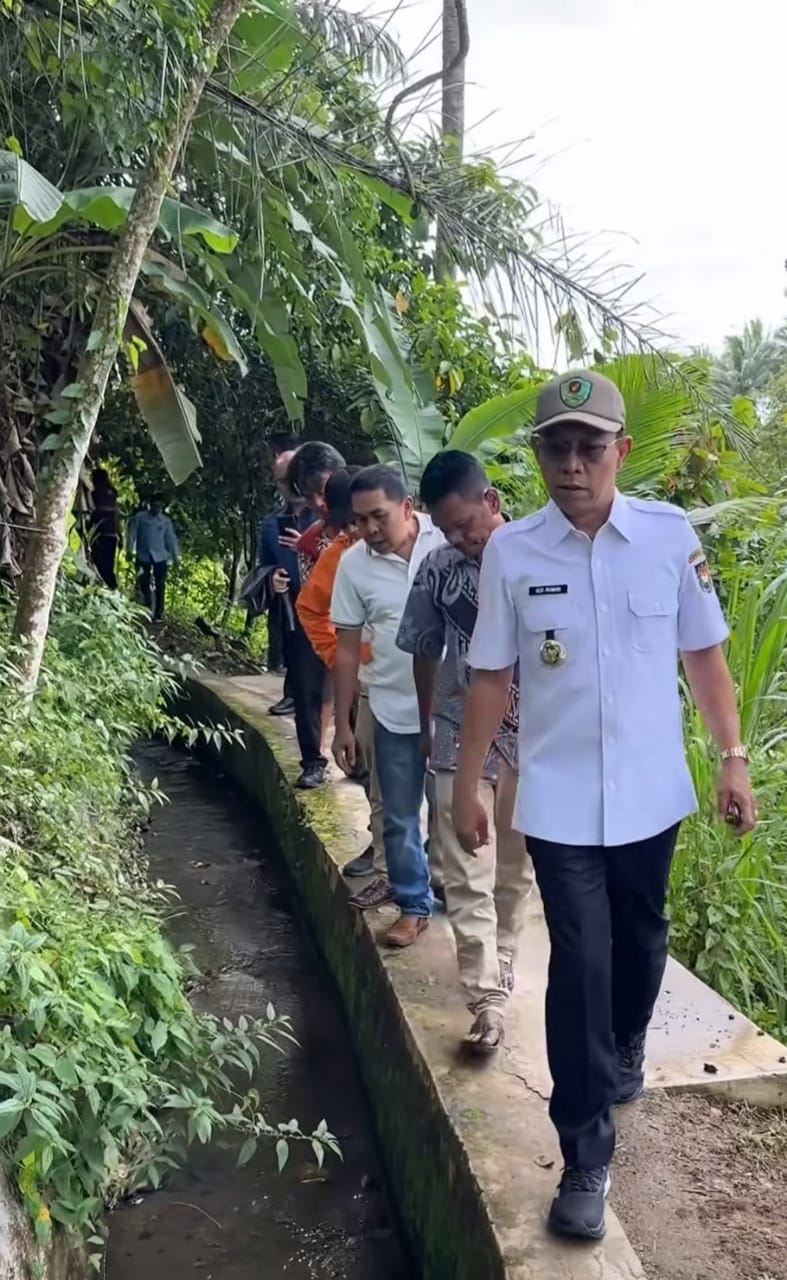 Bupati Tapsel Naik Trail, Tinjau Bendung Irigasi Rusak