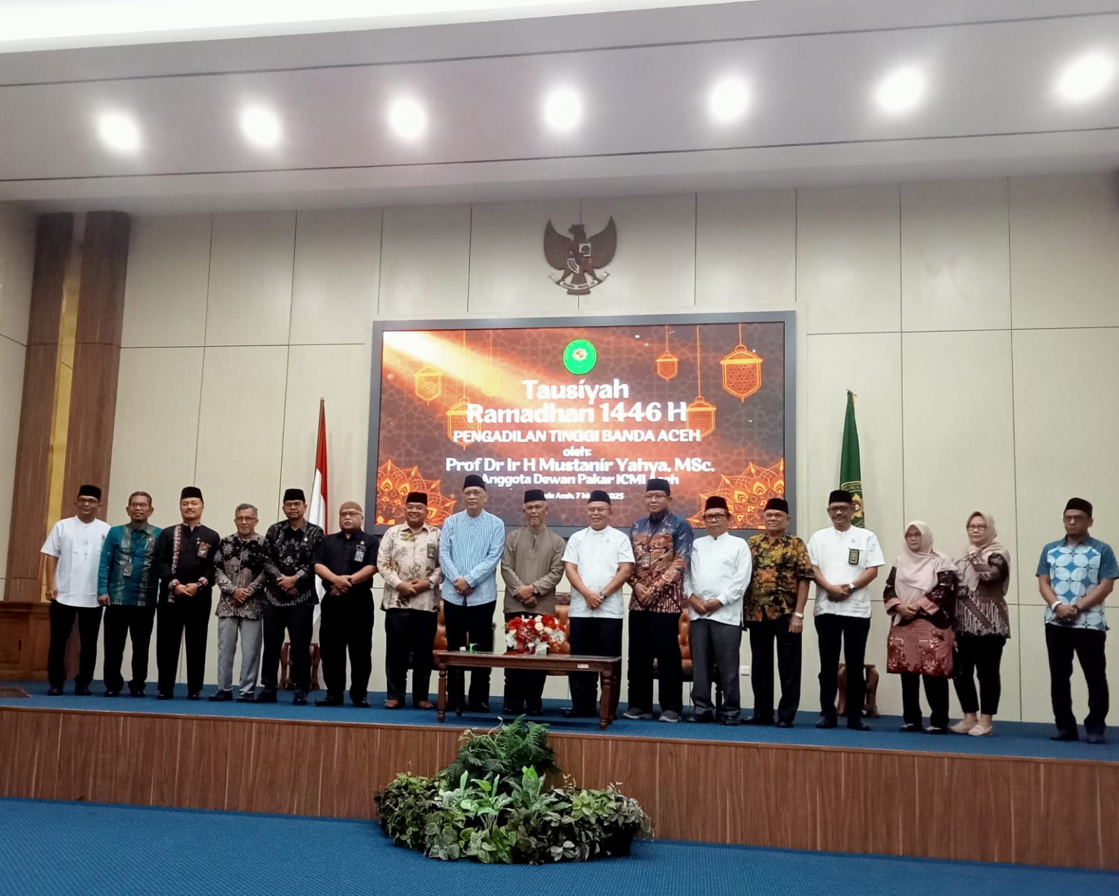 Pengadilan Tinggi Banda Aceh menghadirkan Dewan Pakar ICMI Aceh Prof Dr. Ir. H.Mustanir Yahya, MSc pada kegiatan tausyiah/ ceramah ramadhan di Aula Sidang Utama PT BNA, Jumat (07/03/25).(Waspada/T.Mansursyah)