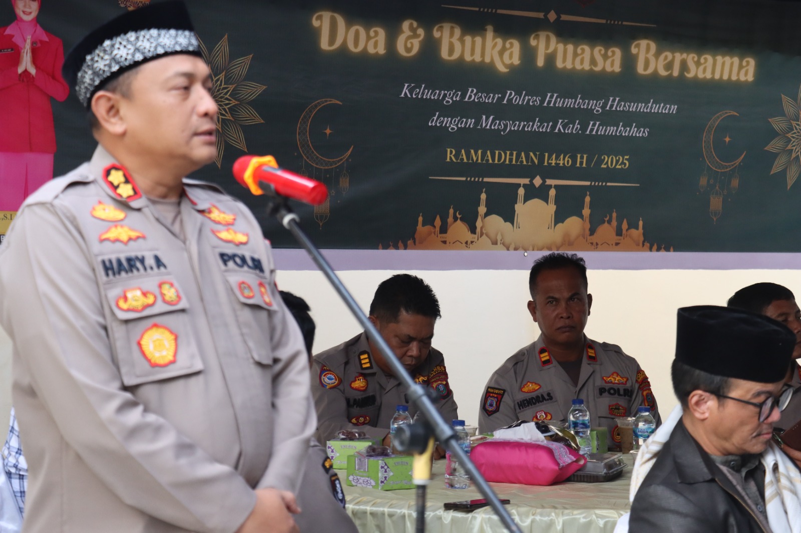 KAPOLRES Humbahas, AKBP Hary Ardianto menyampaikan sambutan dalam buka puasa bersama di Mapolres Humbahas. Waspada/Ist