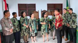 BUPATI Humbahas Oloan P Nababan mengunjungi tempat sidang PN Tarutung di Doloksnggul. Waspada/Ist