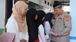 KAPOLRES Humbahas AKBP Hary Ardianto salurkan tali asih kepada anak yatim. Waspada/Ist