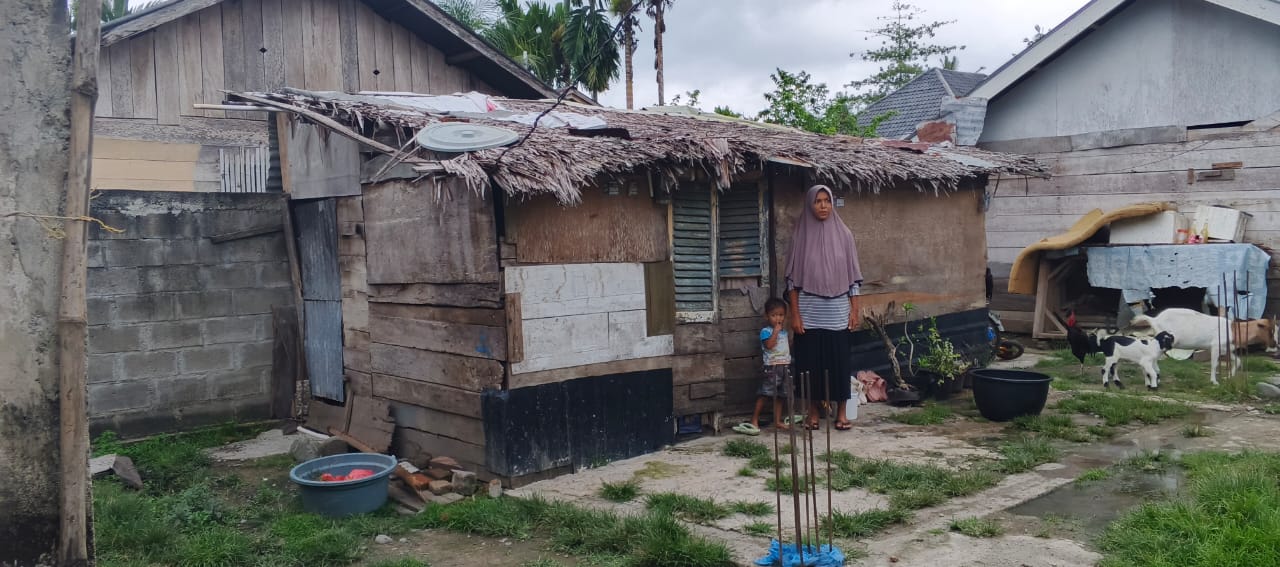 Sedih, Satu Keluarga Di Pidie Tinggal Di Gubuk Reot