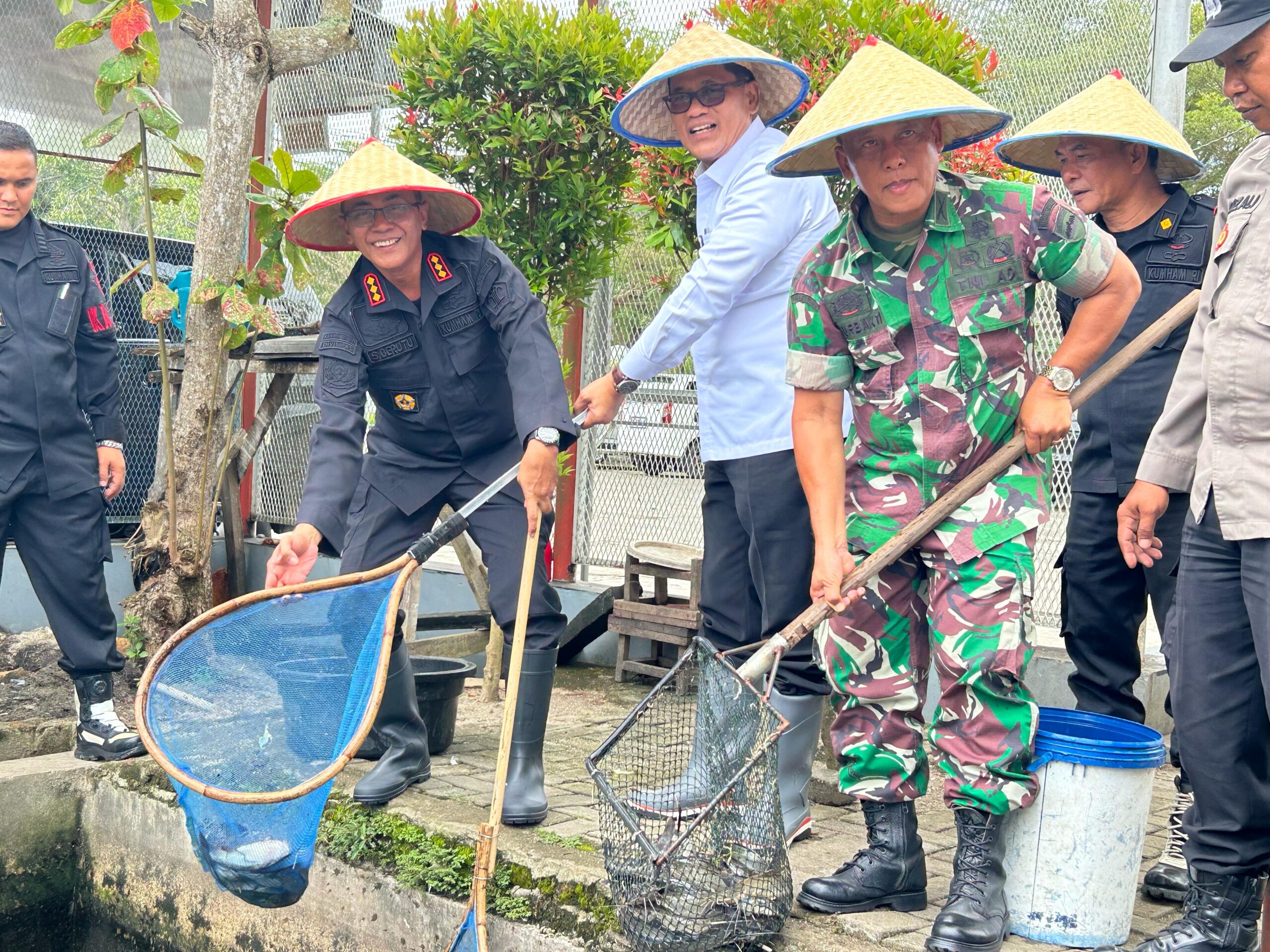 Lapas Labuhanruku Panen Raya Bersama Stafsus Menteri Imipas