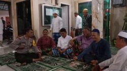 Polres Pematangsiantar melalui Polsek Siantar Marihat menugaskan Bhabinkamtimas Bripka Asril Manurung melaksanakan pengamanan sholat Isya, Tarawih dan Tadarus serta menyampaikan pesan-pesan Kamtibmas di Masjid Nurul Huda, Jl. Melanthon Siregar, Kel. Pematang Marihat, Kec. Siantar Marimbun, Sabtu (8/3) pukul 19:00.(Waspada-Ist).