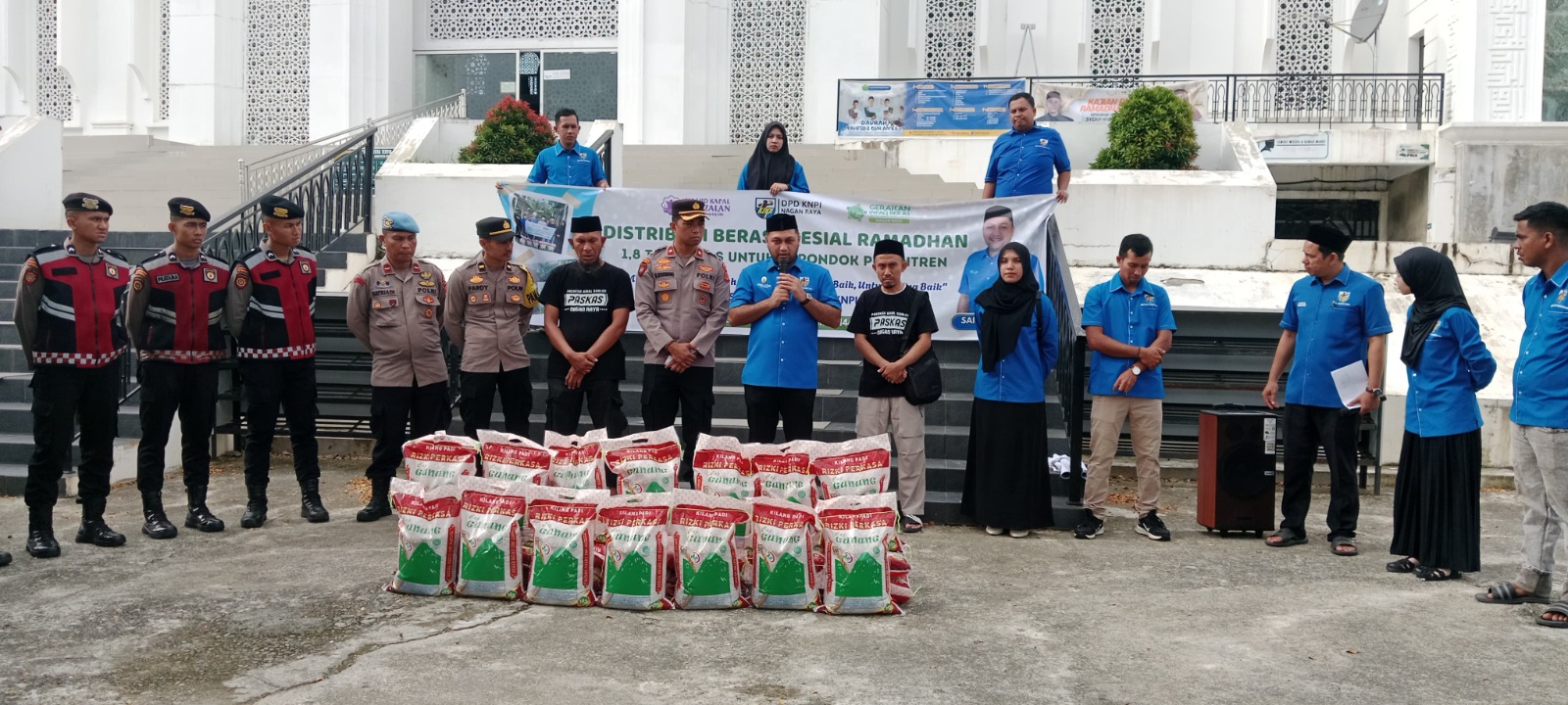 KNPI Nagan Raya Dan GIB Distribusi 1,8 Ton Beras Ke 21 Pesantren