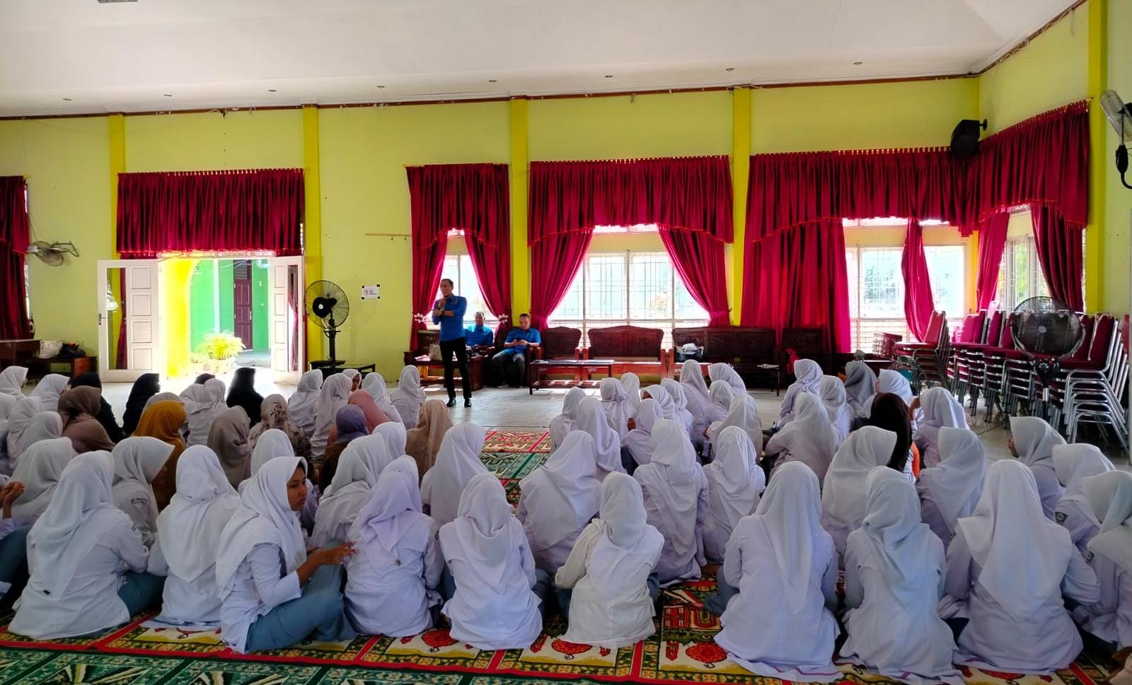 PWI Bersama Cabdin Safari Literasi Ramadan Ke SMKN 3 Langsa