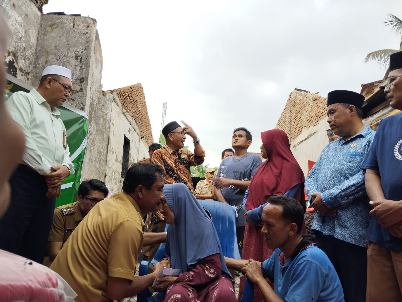 Wali Kota Binjai Dan Wakil Langsung Salurkan Bantuan Korban Kebakaran