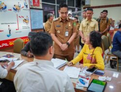 Sidak Disdukcapil, Rico Waas: Petugas Harus Beri Pendampingan Agar Masyarakat Tidak Bingung