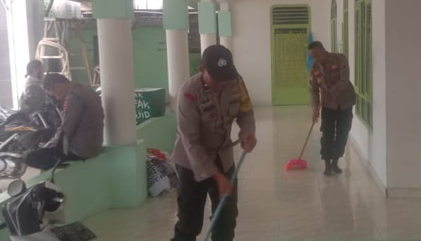 Polres Pematangsiantar Kurve Dan Beri Bantuan Peralatan Kebersihan Di Bulan Ramadan