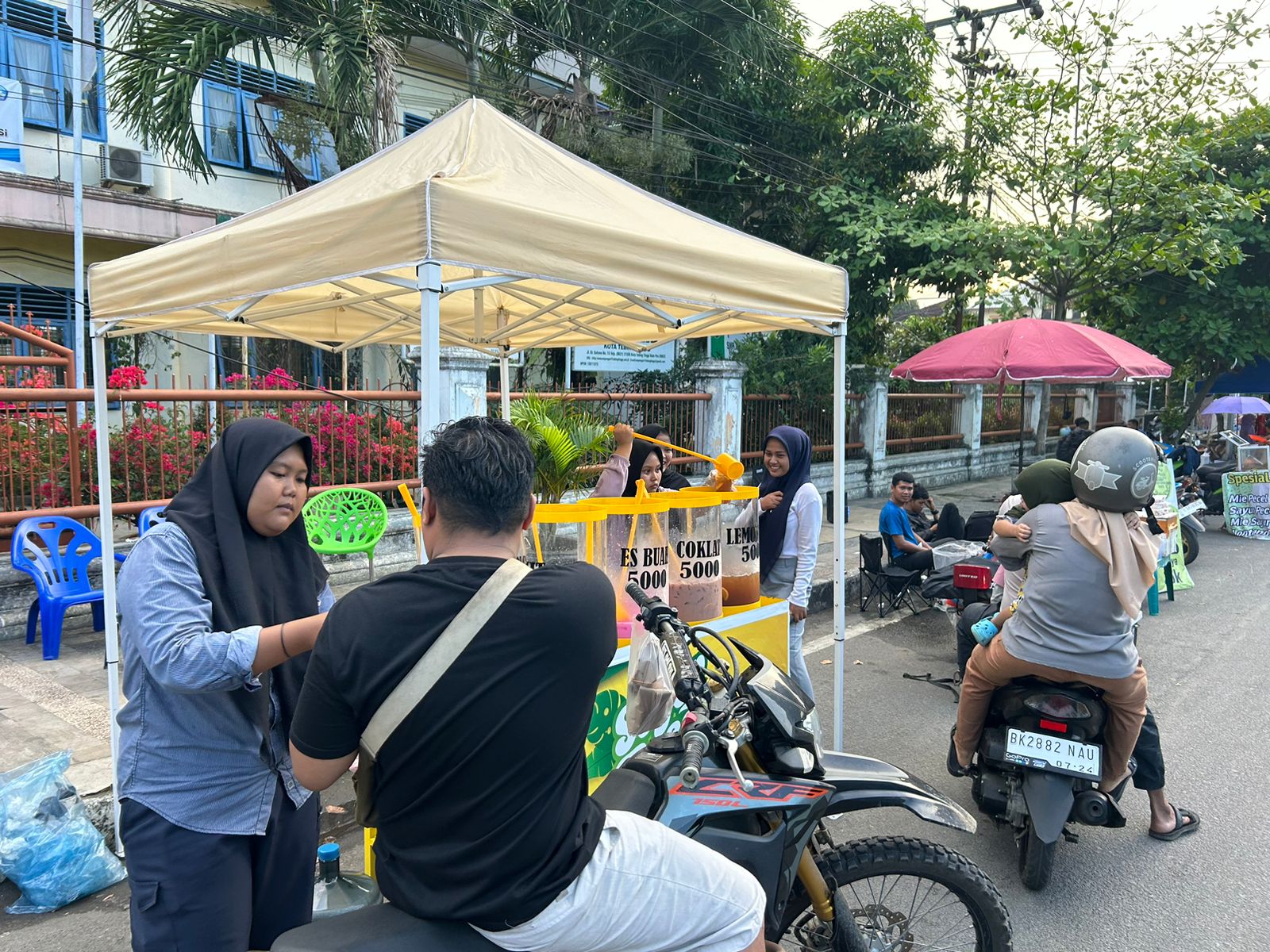 Ramadan Jadi Berkah Bagi Pedagang Makanan Dan Minuman