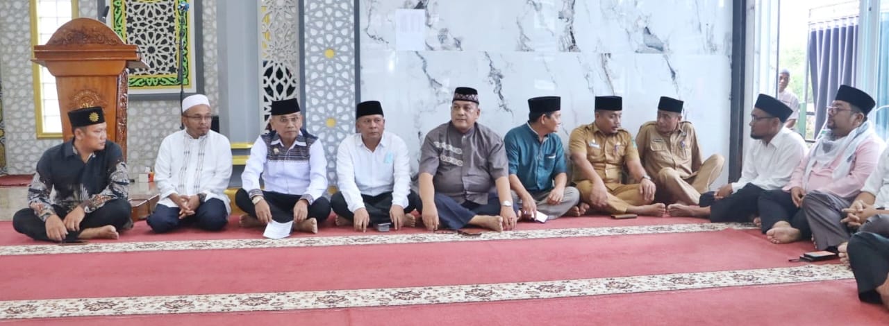 Bupati Simalungun Anton Saragih saat berada di Masjid Taqwa Bandar Selamat.(Waspada/ist).