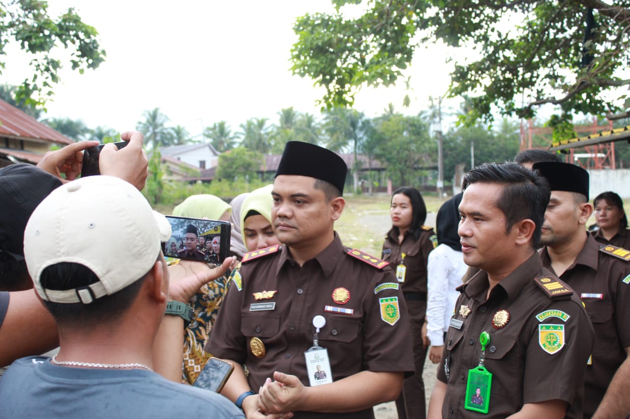 Adhyaksa Peduli, Kejari Madina Kembali Berbagi Takjil