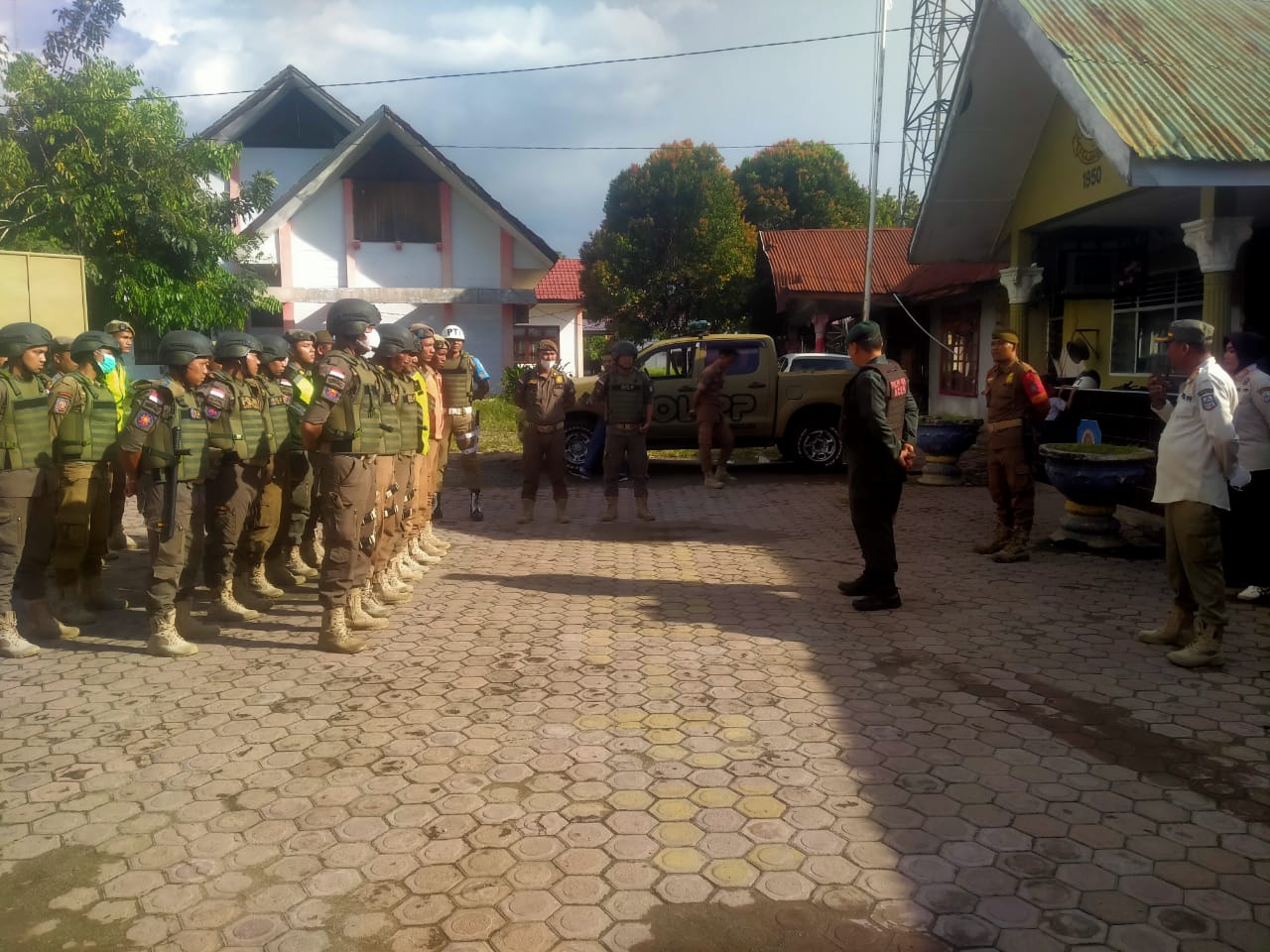 Satpol PP Dan WH Agara Patroli Yustisi Penjual Tuak