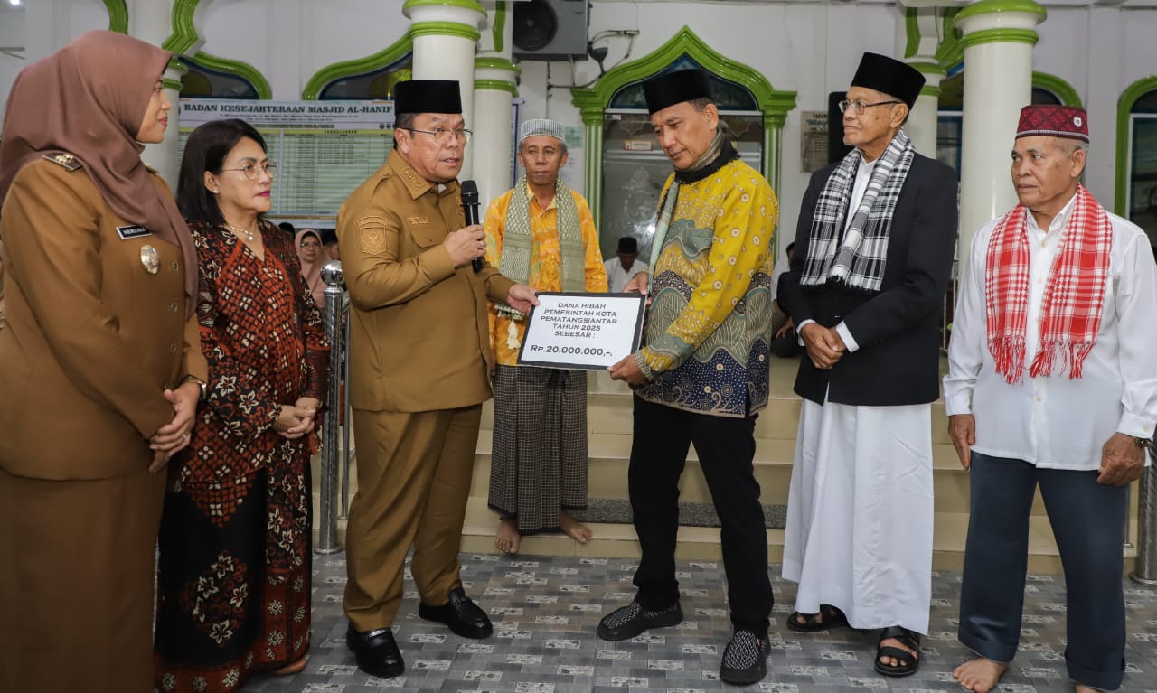 Wali Kota P.Siantar Serahkan Bantuan Dana Hibah Rp 20 Juta Ke Masjid Al-Hanif