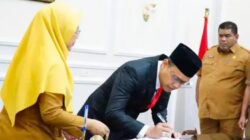 Moment saat pengangkatan dan pelantikan Raja Lontung Mahmud Ritonga sebagai Kadis Kesehatan Labuhanbatu pada 25 Nopember 2024