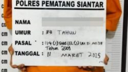 Polres Pematangsiantar melalui Sat Resnarkoba meringkus terduga pelaku pengedar narkotika jenis sabu-sabu, pria RHTS, 33, alias Rony di halte bus depan RS Vita Insani, Jl. Merdeka, Kel. Pahlawan, Kec. Siantar Timur, Selasa (11/3) pukul 17:30 dan menyita barang bukti sabu dan lainnya dari pelaku.(Waspada-Ist).