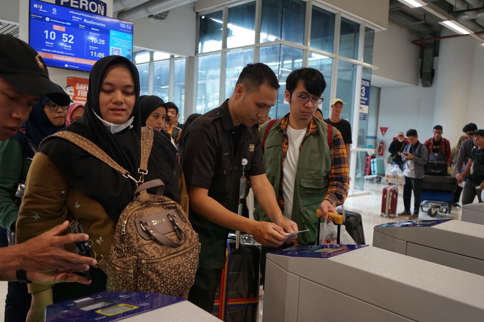 KA Bandara Tambah Petugas CSM Selama Angkutan Lebaran 2025