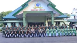 Terlihat Kapoksahli Pangdam I BB Brigjen TNI Dapit Hatigoran Hutagaol berpoto bersama dengan Wali kota Binjai dan Dandim 0203 langkat bersama rombongan.(Waspada/Ist).