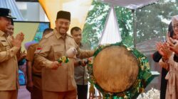 Pembukaan Pasar Ramadhan di pelataran parkir Dinas Koperasi dan UKM Kab. Batubara di Indrapura oleh Bupati Baharuddin Siagian bersama Wabup Syafrizal. Waspada/Ist