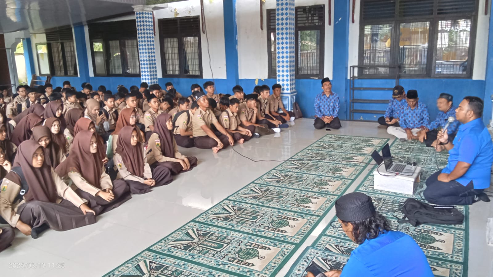 Kegiatan safari ramadhan, Tim PWI Kota Langsa terkait Literasi Digital Jurnalistik dan Kiat Bermedsos dengan bijak, Kamis (13/3).Waspada/Munawar