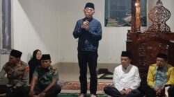 Bupati Gus Irawan yakinkan warga Arse bahwa Pemkab Tapsel tak menyerah pada situasi sulitnya keuangan daerah. (Waspada/Ist)