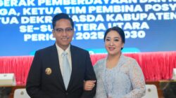 WALI Kota Medan Rico Tri Putra Bayu Waas (kiri) berfoto bersama Airin Rico Waas usai sang istri dilantik menjadi Ketua TP PKK Kota Medan periode 2025-2030, di Aula Raja Inal Kantor Gubernur Sumut, Kamis (13/3/2025). Waspada/ist